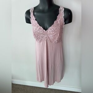 🌞Sale 3 for $15 Black Bow Elegant Lace Trimmed Chemise in Soft Pink/ Woman’s M